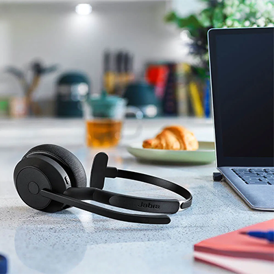 jabra evolve2 55 mono table télétravail